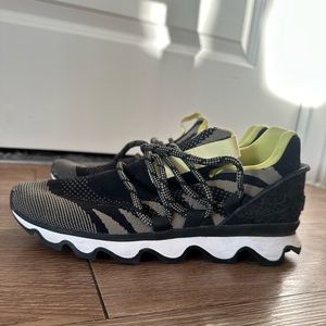 Size 8 Sorel Kinetic Lace Up Sneakers